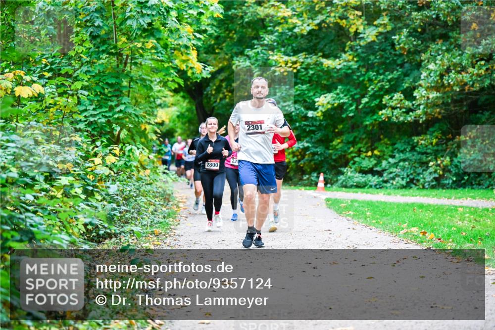 12.10.2025 - Bramfelder Halbmarathon 2025 Dr. Thomas Lammeyer http://msf.ph/oto/9357124 12.10.2025 10:59:50 Laufen 2800, 2301 meine-sportfotos.de