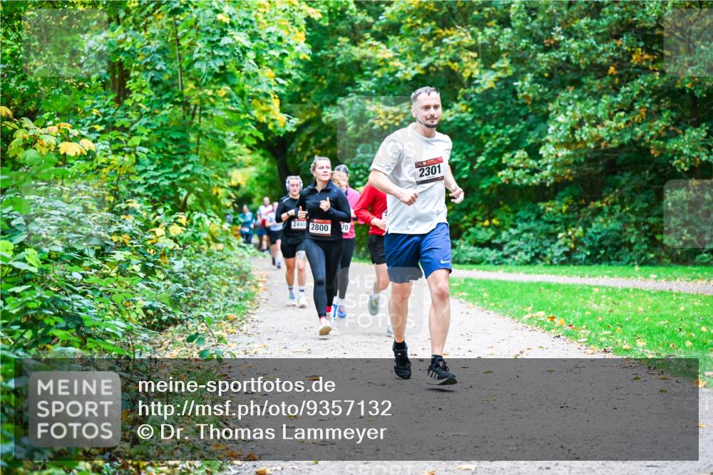 12.10.2025 - Bramfelder Halbmarathon 2025 Dr. Thomas Lammeyer http://msf.ph/oto/9357132 12.10.2025 10:59:51 Laufen 2493, 2800, 70, 2301 meine-sportfotos.de