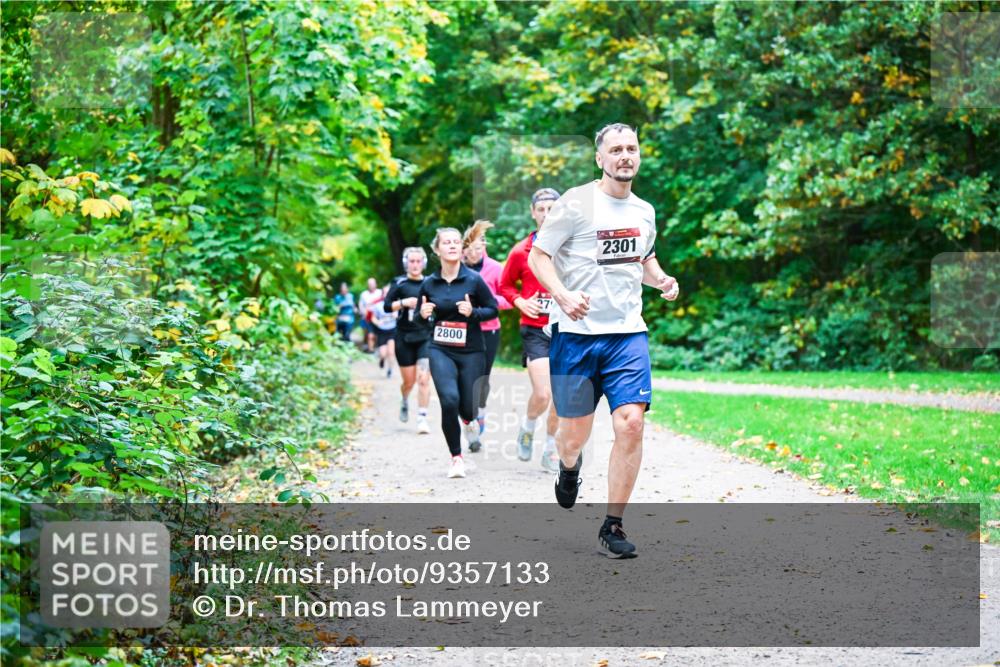 12.10.2025 - Bramfelder Halbmarathon 2025 Dr. Thomas Lammeyer http://msf.ph/oto/9357133 12.10.2025 10:59:51 Laufen 2800, 27, 2301 meine-sportfotos.de