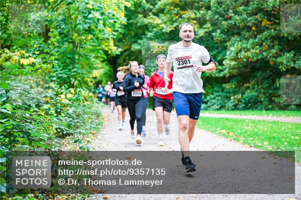 12.10.2025 - Bramfelder Halbmarathon 2025 Dr. Thomas Lammeyer http://msf.ph/oto/9357135 12.10.2025 10:59:51 Laufen 2799, 2800, 2301 meine-sportfotos.de