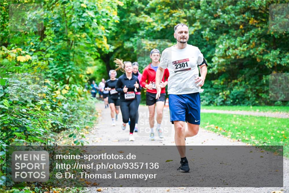 12.10.2025 - Bramfelder Halbmarathon 2025 Dr. Thomas Lammeyer http://msf.ph/oto/9357136 12.10.2025 10:59:51 Laufen 2800, 2301 meine-sportfotos.de