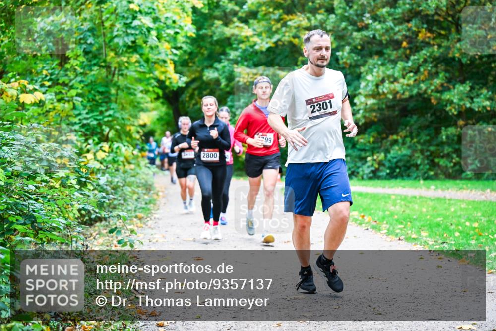 12.10.2025 - Bramfelder Halbmarathon 2025 Dr. Thomas Lammeyer http://msf.ph/oto/9357137 12.10.2025 10:59:52 Laufen 2800, 99, 2301 meine-sportfotos.de