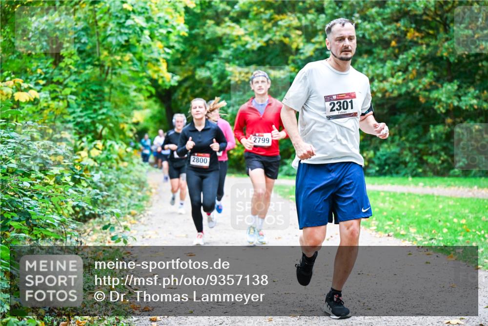 12.10.2025 - Bramfelder Halbmarathon 2025 Dr. Thomas Lammeyer http://msf.ph/oto/9357138 12.10.2025 10:59:52 Laufen 2800, 2799, 2301 meine-sportfotos.de