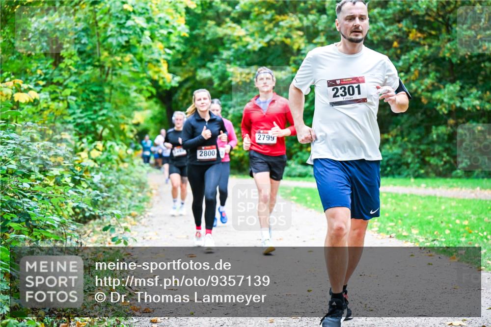 12.10.2025 - Bramfelder Halbmarathon 2025 Dr. Thomas Lammeyer http://msf.ph/oto/9357139 12.10.2025 10:59:52 Laufen 2800, 2799, 2301 meine-sportfotos.de