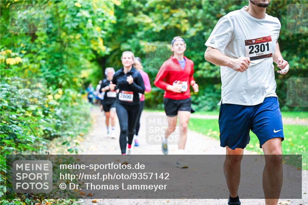 12.10.2025 - Bramfelder Halbmarathon 2025 Dr. Thomas Lammeyer http://msf.ph/oto/9357142 12.10.2025 10:59:52 Laufen 2800, 34, 2301 meine-sportfotos.de