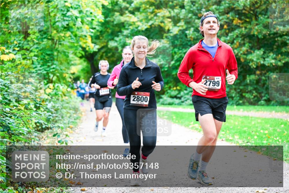 12.10.2025 - Bramfelder Halbmarathon 2025 Dr. Thomas Lammeyer http://msf.ph/oto/9357148 12.10.2025 10:59:53 Laufen 2492, 2800, 2799 meine-sportfotos.de