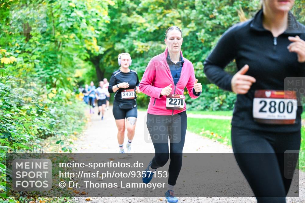 12.10.2025 - Bramfelder Halbmarathon 2025 Dr. Thomas Lammeyer http://msf.ph/oto/9357153 12.10.2025 10:59:54 Laufen 2493, 2270, 2800 meine-sportfotos.de