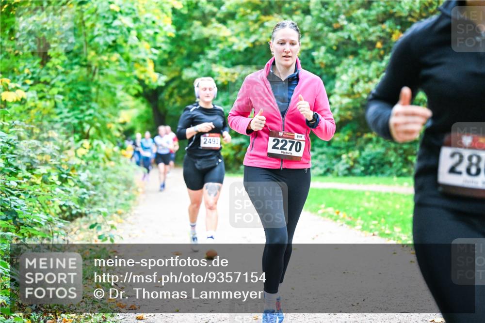 12.10.2025 - Bramfelder Halbmarathon 2025 Dr. Thomas Lammeyer http://msf.ph/oto/9357154 12.10.2025 10:59:55 Laufen 2493, 92, 2270, 1, 28 meine-sportfotos.de
