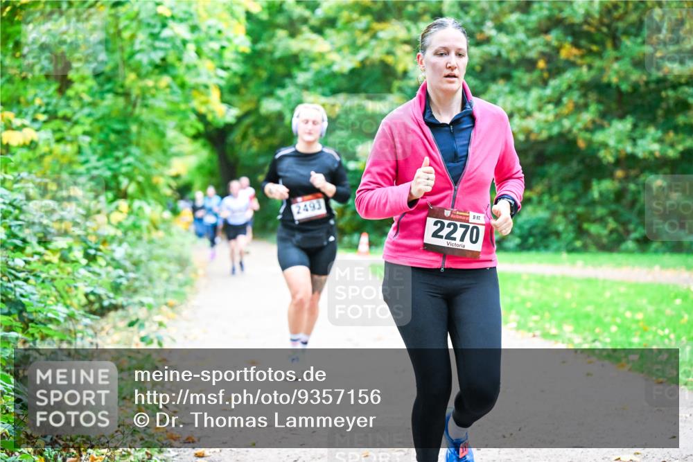 12.10.2025 - Bramfelder Halbmarathon 2025 Dr. Thomas Lammeyer http://msf.ph/oto/9357156 12.10.2025 10:59:55 Laufen 2493, 54, 92, 2270 meine-sportfotos.de