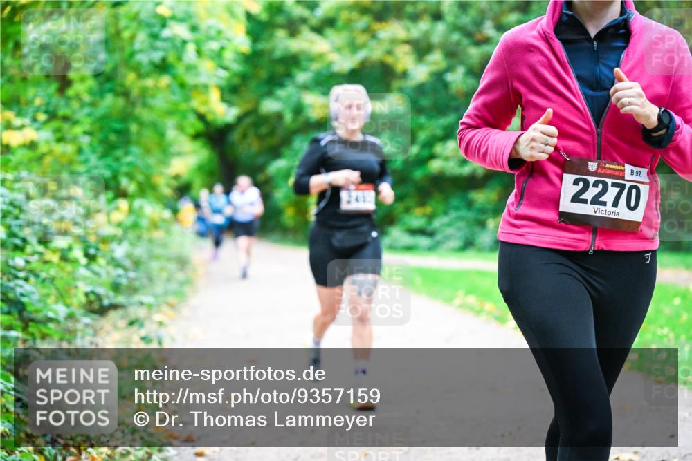 12.10.2025 - Bramfelder Halbmarathon 2025 Dr. Thomas Lammeyer http://msf.ph/oto/9357159 12.10.2025 10:59:55 Laufen 4, 92, 2270, 1 meine-sportfotos.de