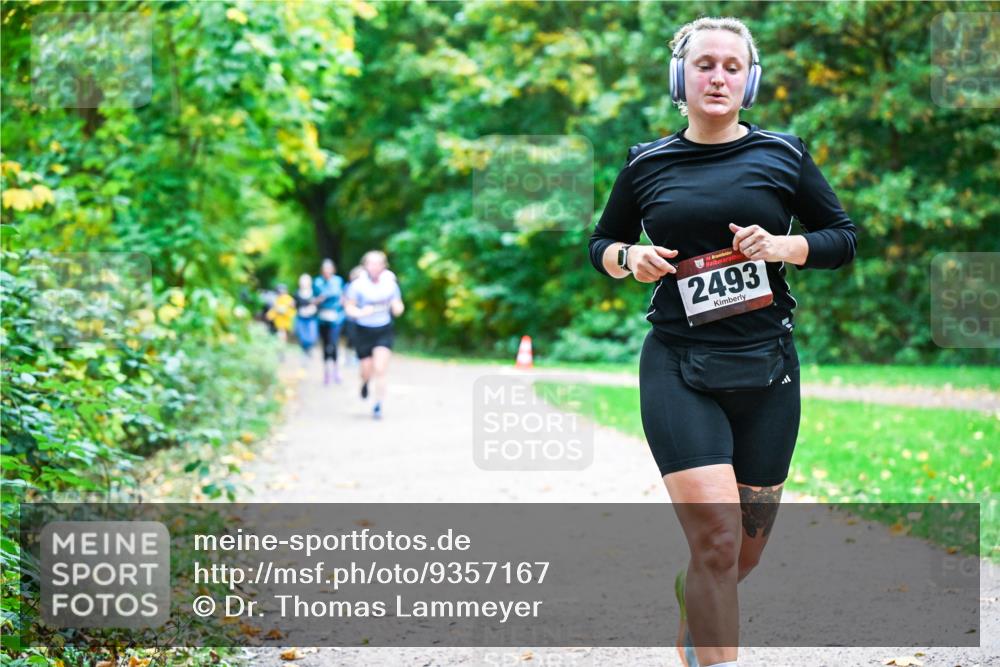 12.10.2025 - Bramfelder Halbmarathon 2025 Dr. Thomas Lammeyer http://msf.ph/oto/9357167 12.10.2025 10:59:56 Laufen 34, 2493 meine-sportfotos.de
