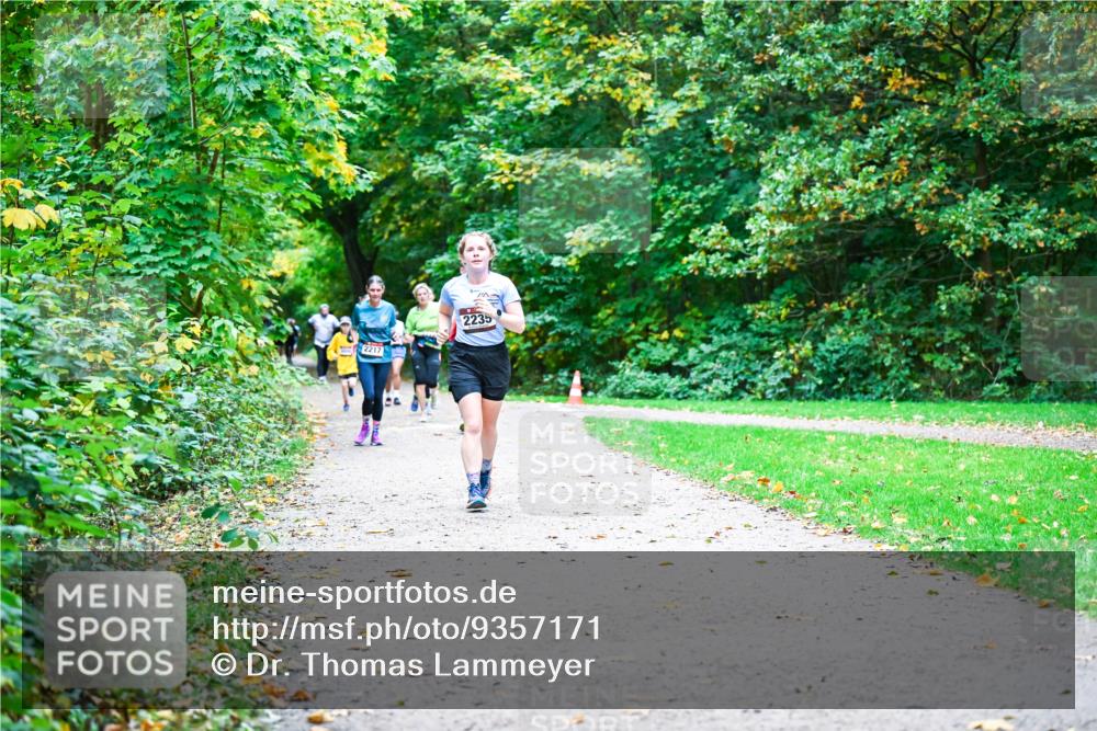 12.10.2025 - Bramfelder Halbmarathon 2025 Dr. Thomas Lammeyer http://msf.ph/oto/9357171 12.10.2025 10:59:59 Laufen 12217, 2235 meine-sportfotos.de