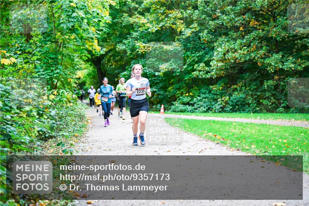 12.10.2025 - Bramfelder Halbmarathon 2025 Dr. Thomas Lammeyer http://msf.ph/oto/9357173 12.10.2025 10:59:59 Laufen 2217, 2235 meine-sportfotos.de
