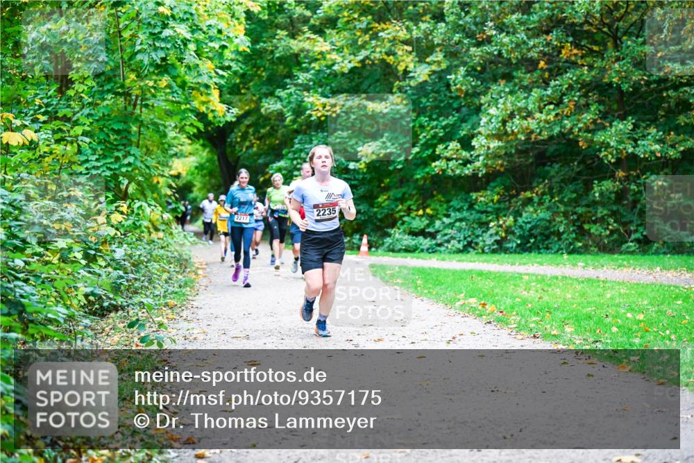 12.10.2025 - Bramfelder Halbmarathon 2025 Dr. Thomas Lammeyer http://msf.ph/oto/9357175 12.10.2025 10:59:59 Laufen 2235, 2217 meine-sportfotos.de
