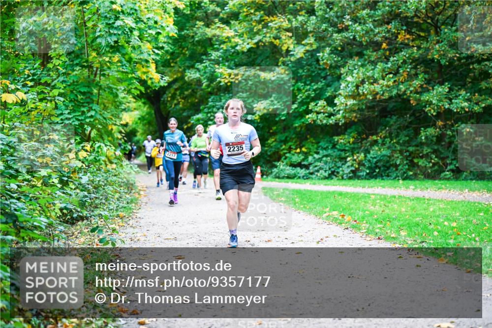 12.10.2025 - Bramfelder Halbmarathon 2025 Dr. Thomas Lammeyer http://msf.ph/oto/9357177 12.10.2025 11:00:00 Laufen 2217, 2235 meine-sportfotos.de