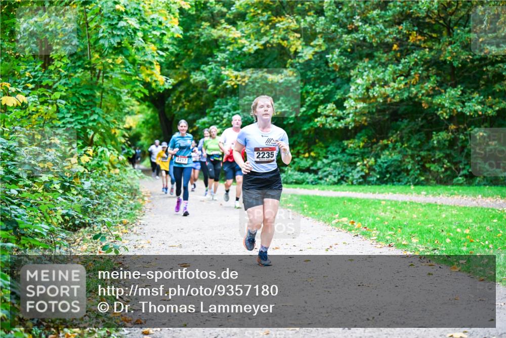 12.10.2025 - Bramfelder Halbmarathon 2025 Dr. Thomas Lammeyer http://msf.ph/oto/9357180 12.10.2025 11:00:00 Laufen 197, 2217, 2235 meine-sportfotos.de