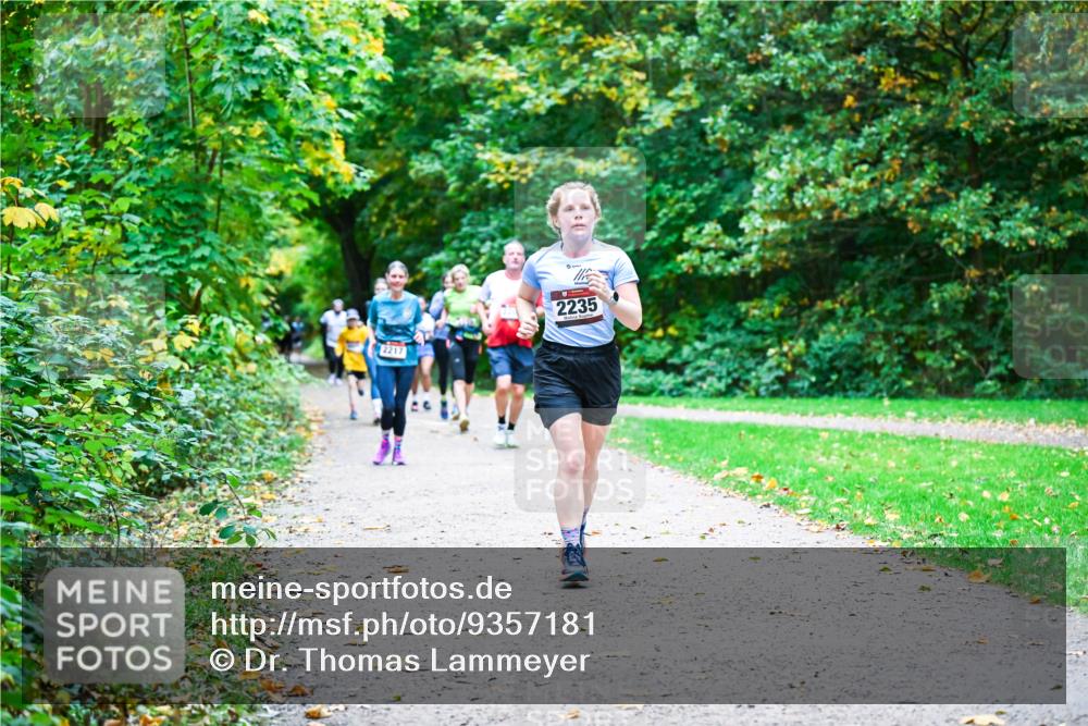 12.10.2025 - Bramfelder Halbmarathon 2025 Dr. Thomas Lammeyer http://msf.ph/oto/9357181 12.10.2025 11:00:00 Laufen 2217, 2235 meine-sportfotos.de