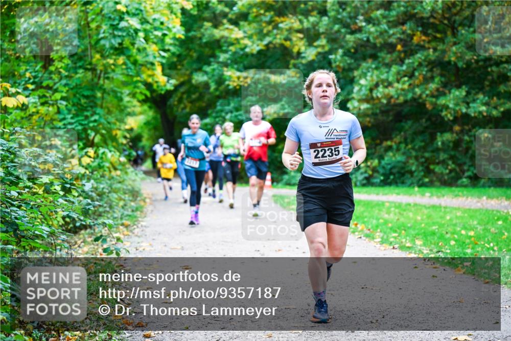 12.10.2025 - Bramfelder Halbmarathon 2025 Dr. Thomas Lammeyer http://msf.ph/oto/9357187 12.10.2025 11:00:01 Laufen 2235 meine-sportfotos.de