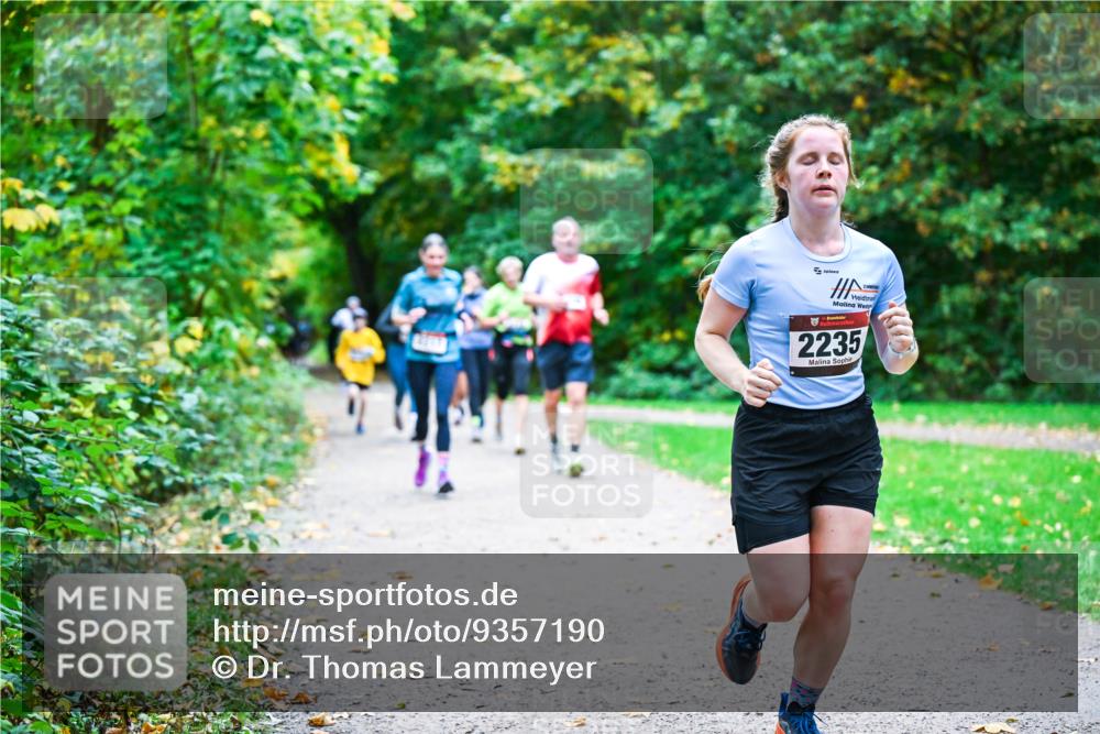 12.10.2025 - Bramfelder Halbmarathon 2025 Dr. Thomas Lammeyer http://msf.ph/oto/9357190 12.10.2025 11:00:01 Laufen 2235 meine-sportfotos.de