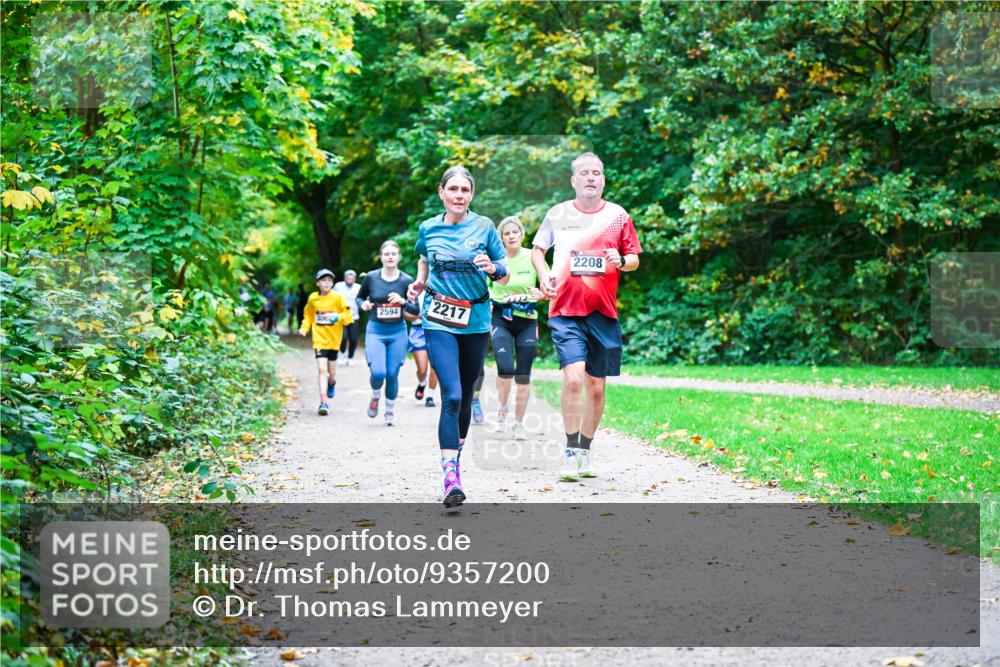12.10.2025 - Bramfelder Halbmarathon 2025 Dr. Thomas Lammeyer http://msf.ph/oto/9357200 12.10.2025 11:00:03 Laufen 2594, 2217, 2208 meine-sportfotos.de