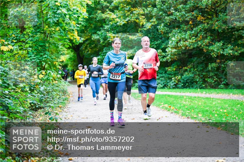 12.10.2025 - Bramfelder Halbmarathon 2025 Dr. Thomas Lammeyer http://msf.ph/oto/9357202 12.10.2025 11:00:03 Laufen 2594, 200, 2217, 2208 meine-sportfotos.de