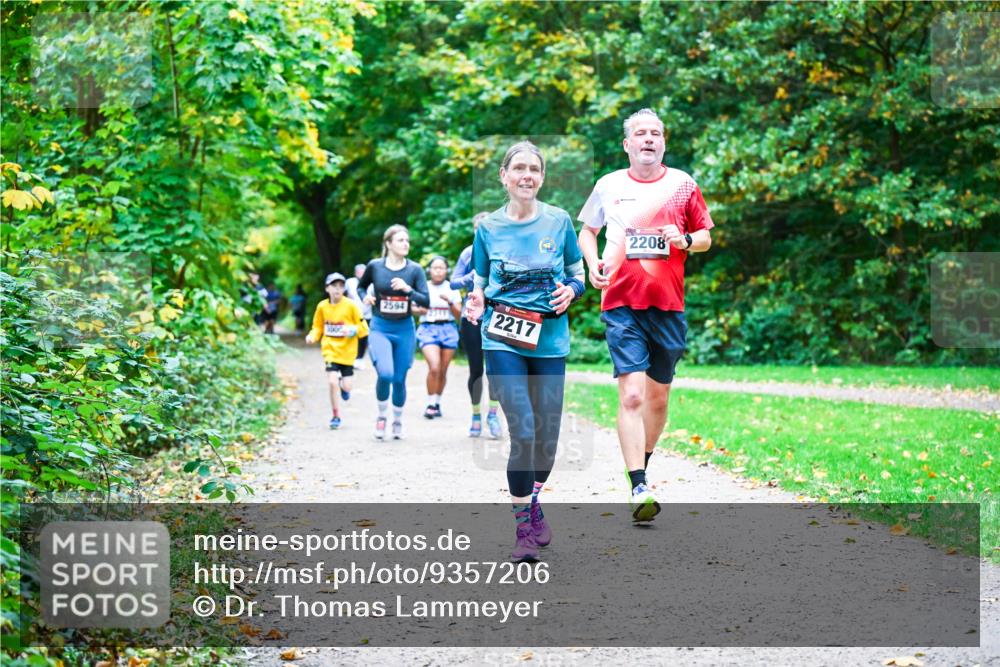 12.10.2025 - Bramfelder Halbmarathon 2025 Dr. Thomas Lammeyer http://msf.ph/oto/9357206 12.10.2025 11:00:04 Laufen 2594, 2319, 2217, 2208 meine-sportfotos.de