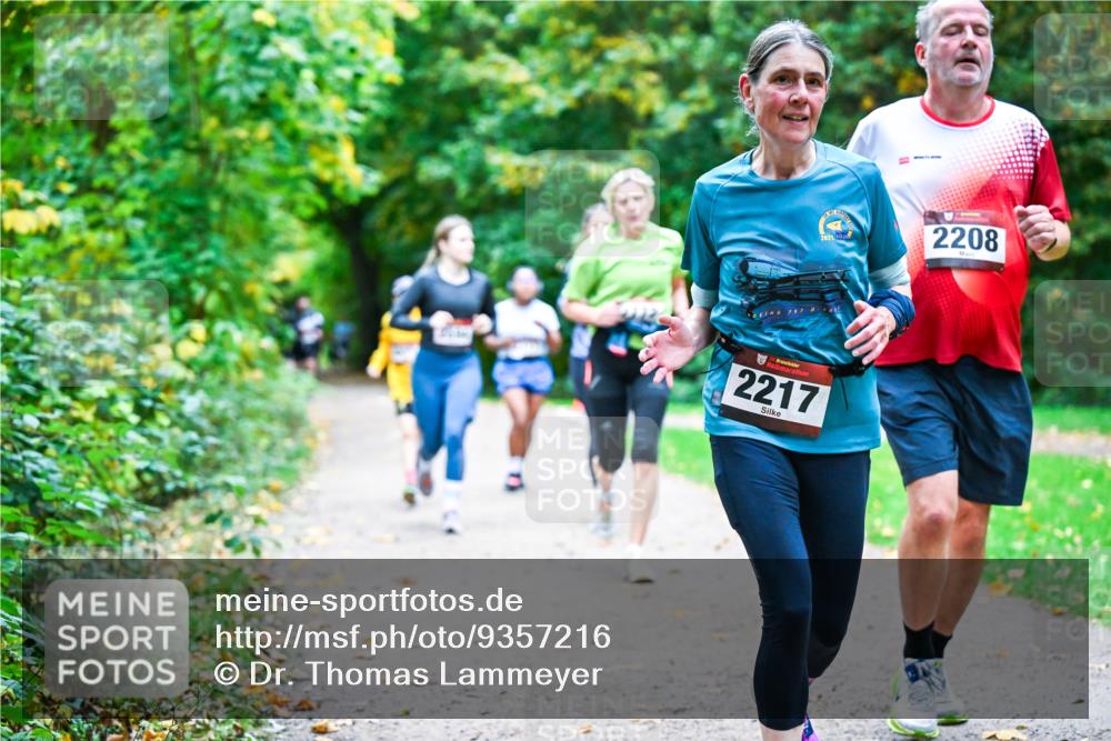 12.10.2025 - Bramfelder Halbmarathon 2025 Dr. Thomas Lammeyer http://msf.ph/oto/9357216 12.10.2025 11:00:05 Laufen 2021, 2208, 2217 meine-sportfotos.de