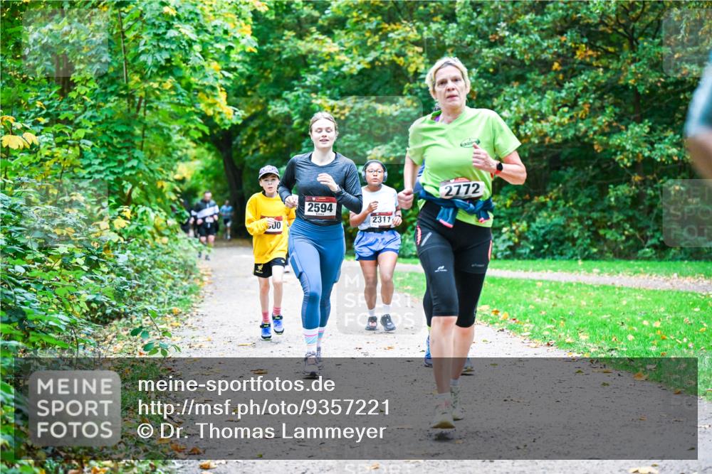 12.10.2025 - Bramfelder Halbmarathon 2025 Dr. Thomas Lammeyer http://msf.ph/oto/9357221 12.10.2025 11:00:06 Laufen 500, 2594, 2311, 2772 meine-sportfotos.de