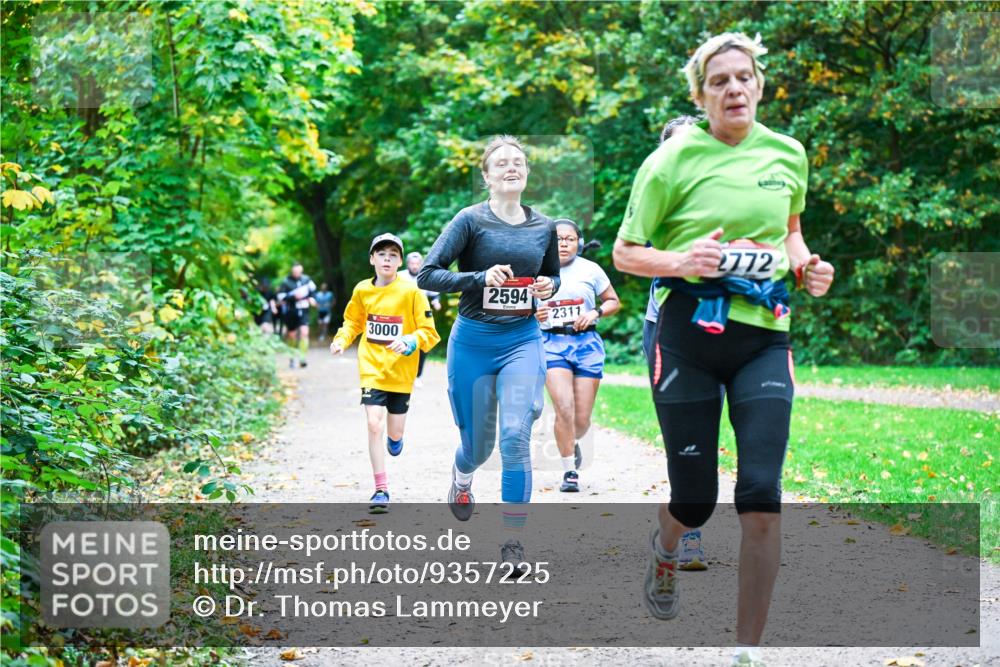 12.10.2025 - Bramfelder Halbmarathon 2025 Dr. Thomas Lammeyer http://msf.ph/oto/9357225 12.10.2025 11:00:07 Laufen 3000, 2594, 2311, 2772 meine-sportfotos.de