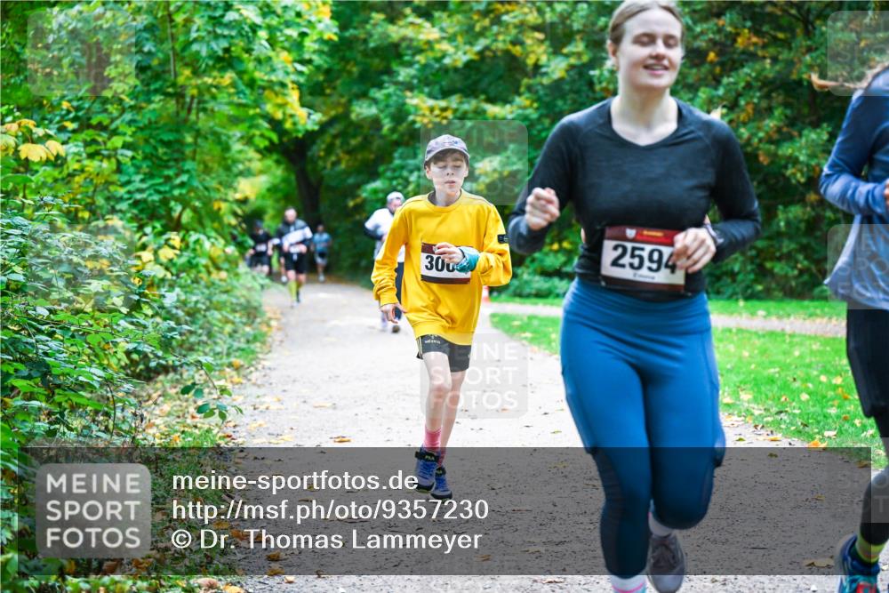 12.10.2025 - Bramfelder Halbmarathon 2025 Dr. Thomas Lammeyer http://msf.ph/oto/9357230 12.10.2025 11:00:08 Laufen 300, 2594 meine-sportfotos.de