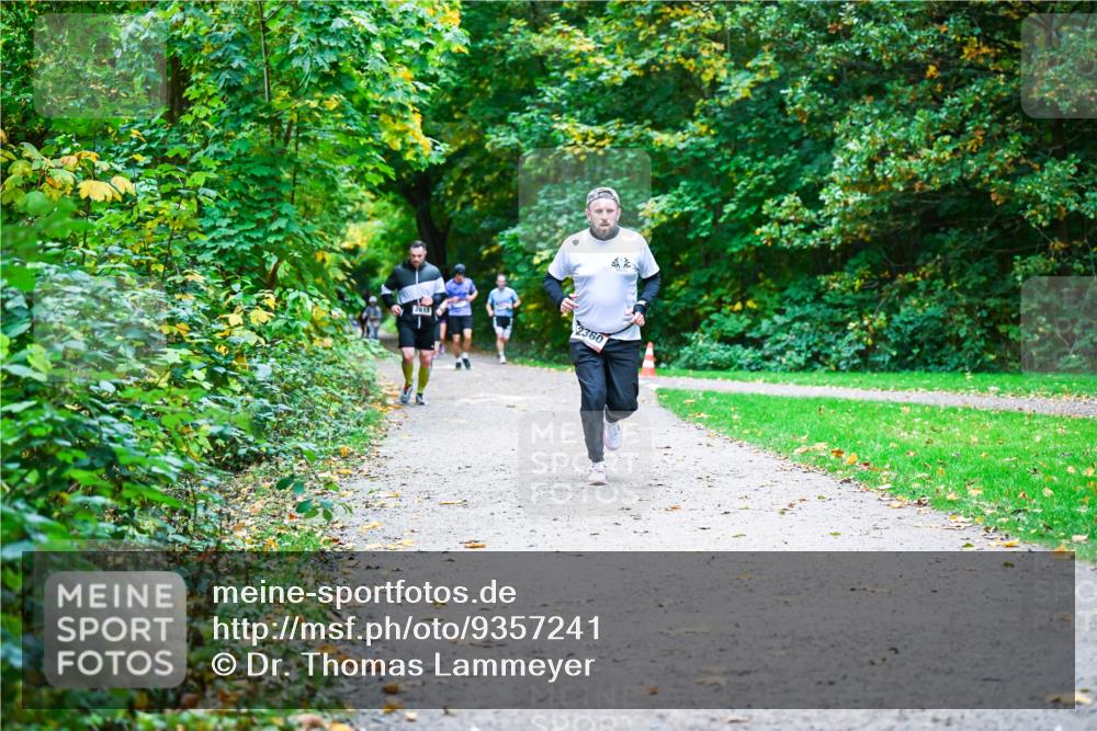 12.10.2025 - Bramfelder Halbmarathon 2025 Dr. Thomas Lammeyer http://msf.ph/oto/9357241 12.10.2025 11:00:11 Laufen 2360, 2615 meine-sportfotos.de