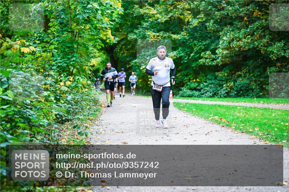 12.10.2025 - Bramfelder Halbmarathon 2025 Dr. Thomas Lammeyer http://msf.ph/oto/9357242 12.10.2025 11:00:11 Laufen 2615, 2360 meine-sportfotos.de