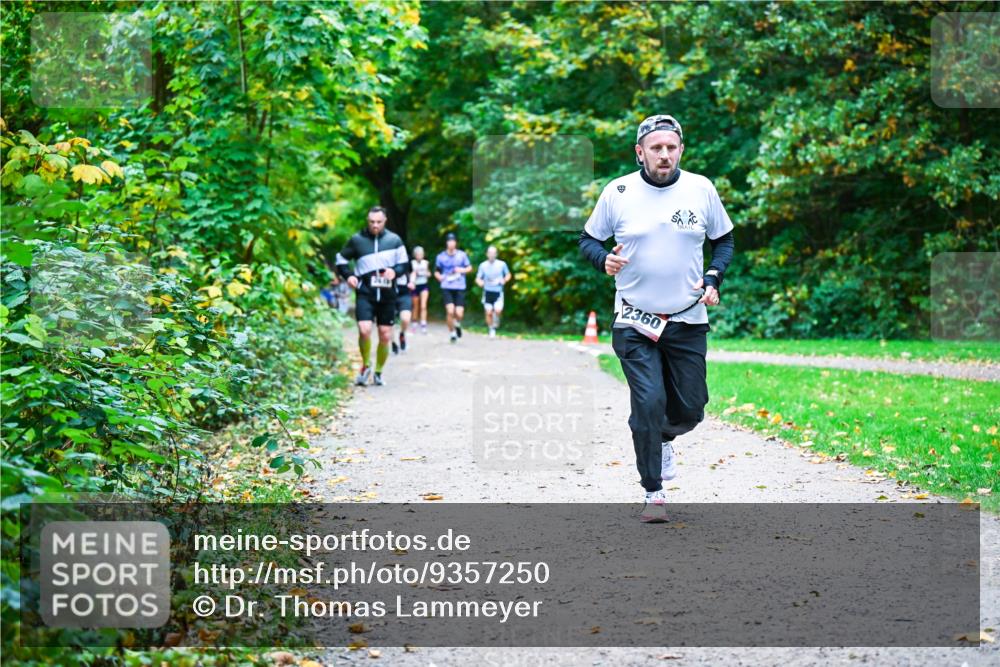 12.10.2025 - Bramfelder Halbmarathon 2025 Dr. Thomas Lammeyer http://msf.ph/oto/9357250 12.10.2025 11:00:13 Laufen 2360 meine-sportfotos.de