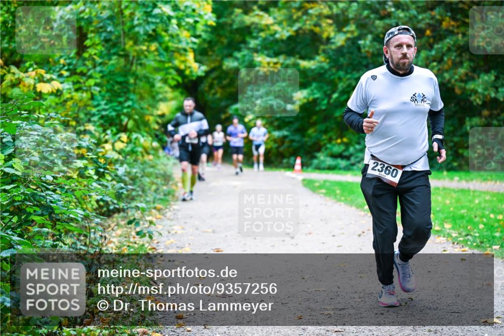 12.10.2025 - Bramfelder Halbmarathon 2025 Dr. Thomas Lammeyer http://msf.ph/oto/9357256 12.10.2025 11:00:14 Laufen 2360 meine-sportfotos.de