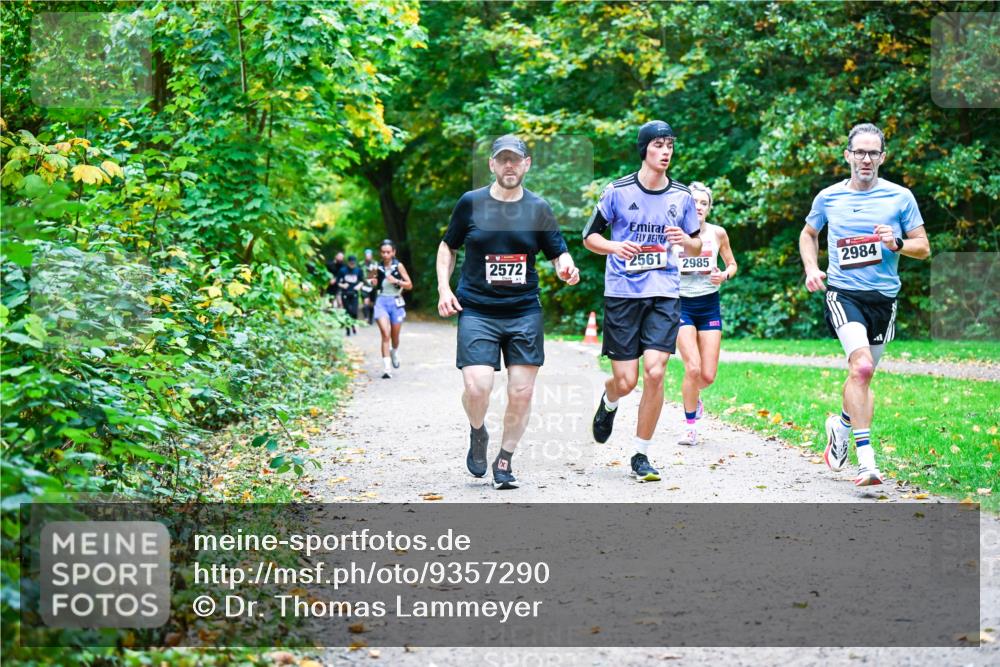 12.10.2025 - Bramfelder Halbmarathon 2025 Dr. Thomas Lammeyer http://msf.ph/oto/9357290 12.10.2025 11:00:20 Laufen 2572, 2561, 2985, 2984 meine-sportfotos.de