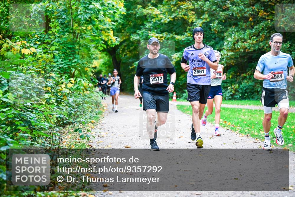 12.10.2025 - Bramfelder Halbmarathon 2025 Dr. Thomas Lammeyer http://msf.ph/oto/9357292 12.10.2025 11:00:20 Laufen 2572, 2561, 985, 984 meine-sportfotos.de
