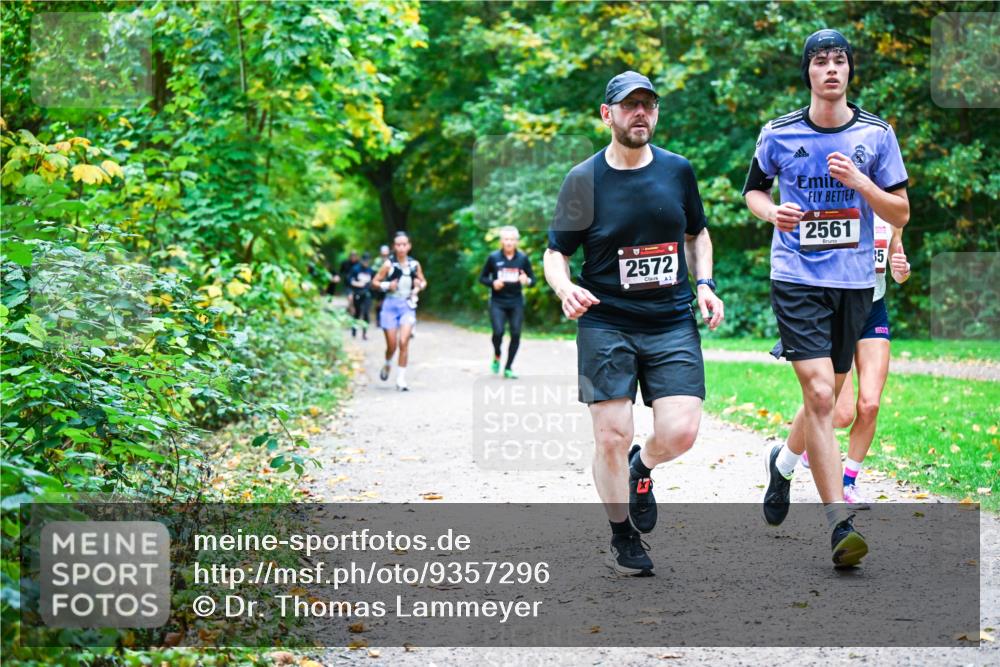 12.10.2025 - Bramfelder Halbmarathon 2025 Dr. Thomas Lammeyer http://msf.ph/oto/9357296 12.10.2025 11:00:21 Laufen 2572, 2561, 35 meine-sportfotos.de