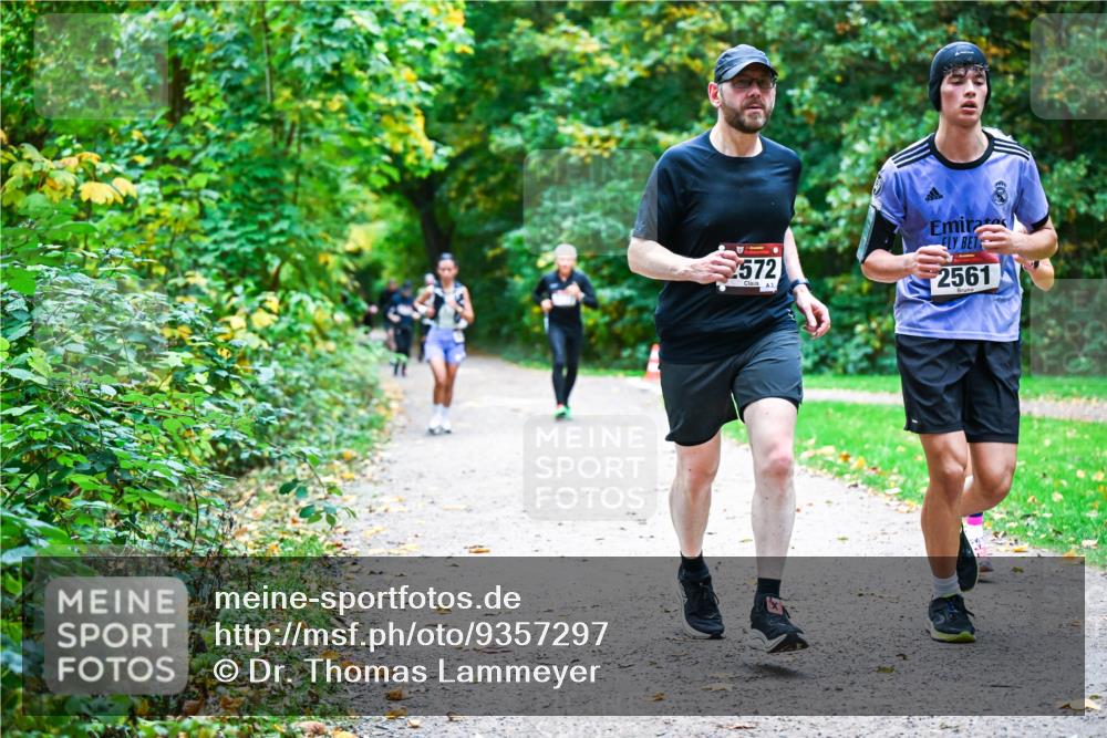 12.10.2025 - Bramfelder Halbmarathon 2025 Dr. Thomas Lammeyer http://msf.ph/oto/9357297 12.10.2025 11:00:21 Laufen 572, 3, 2561 meine-sportfotos.de