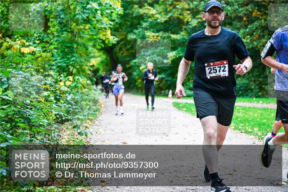 12.10.2025 - Bramfelder Halbmarathon 2025 Dr. Thomas Lammeyer http://msf.ph/oto/9357300 12.10.2025 11:00:22 Laufen 2572, 3 meine-sportfotos.de