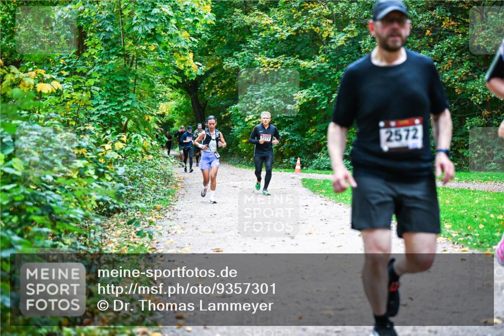 12.10.2025 - Bramfelder Halbmarathon 2025 Dr. Thomas Lammeyer http://msf.ph/oto/9357301 12.10.2025 11:00:22 Laufen 2277, 2572 meine-sportfotos.de