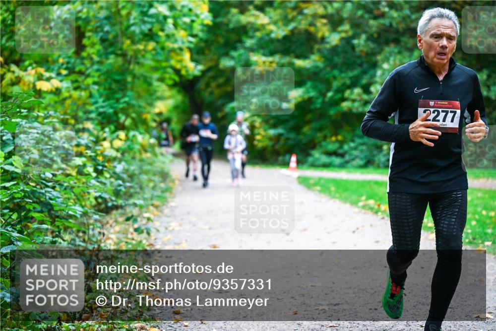 12.10.2025 - Bramfelder Halbmarathon 2025 Dr. Thomas Lammeyer http://msf.ph/oto/9357331 12.10.2025 11:00:27 Laufen 34, 2277 meine-sportfotos.de