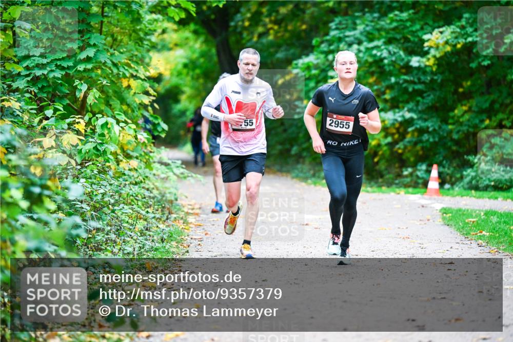 12.10.2025 - Bramfelder Halbmarathon 2025 Dr. Thomas Lammeyer http://msf.ph/oto/9357379 12.10.2025 11:00:39 Laufen 55, 2955 meine-sportfotos.de