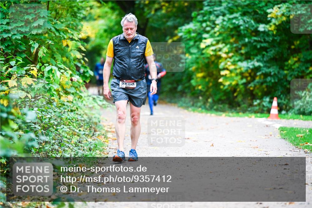 12.10.2025 - Bramfelder Halbmarathon 2025 Dr. Thomas Lammeyer http://msf.ph/oto/9357412 12.10.2025 11:00:45 Laufen 2550 meine-sportfotos.de