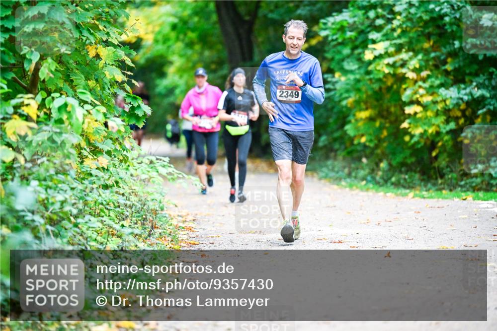 12.10.2025 - Bramfelder Halbmarathon 2025 Dr. Thomas Lammeyer http://msf.ph/oto/9357430 12.10.2025 11:00:58 Laufen 2349 meine-sportfotos.de