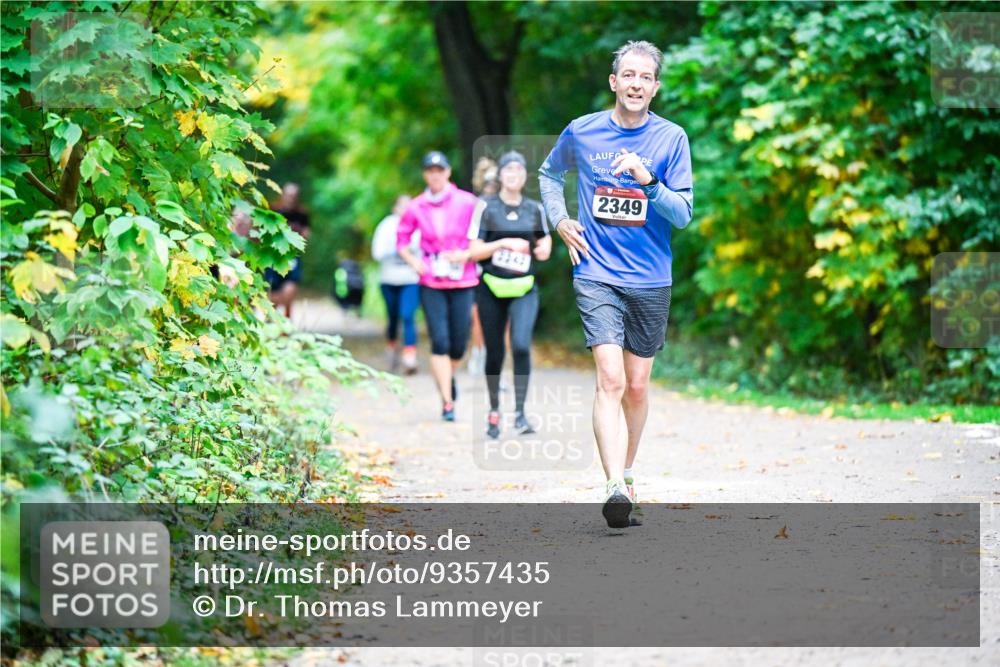 12.10.2025 - Bramfelder Halbmarathon 2025 Dr. Thomas Lammeyer http://msf.ph/oto/9357435 12.10.2025 11:00:58 Laufen 2343, 2349 meine-sportfotos.de