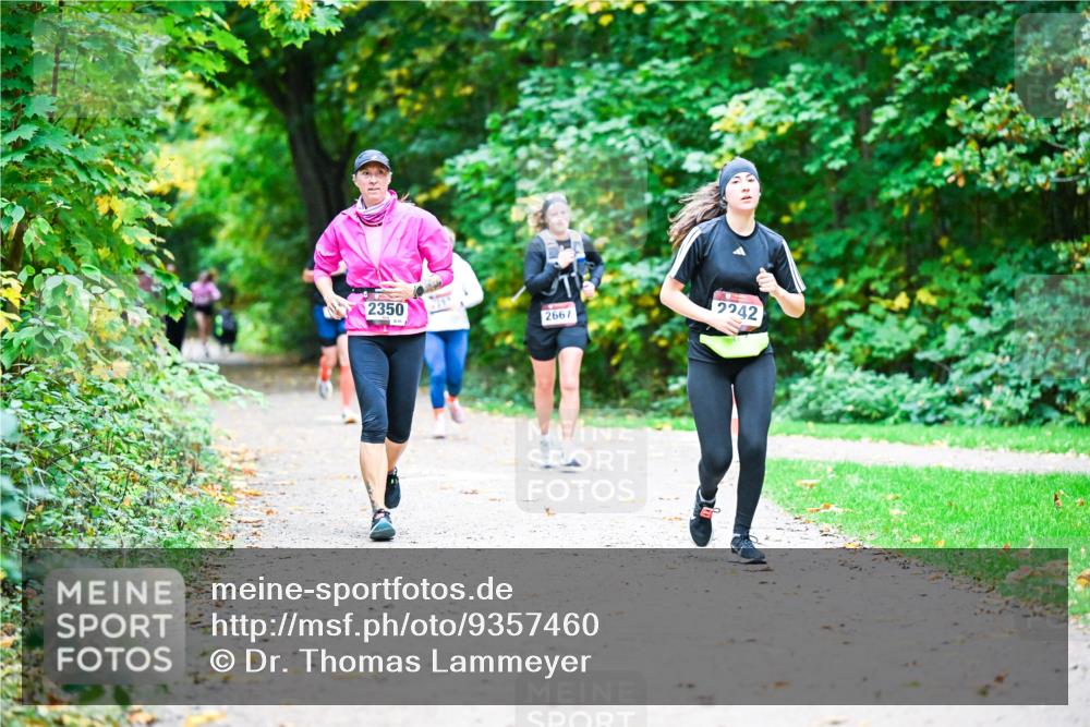 12.10.2025 - Bramfelder Halbmarathon 2025 Dr. Thomas Lammeyer http://msf.ph/oto/9357460 12.10.2025 11:01:05 Laufen 2350, 2667, 2242 meine-sportfotos.de