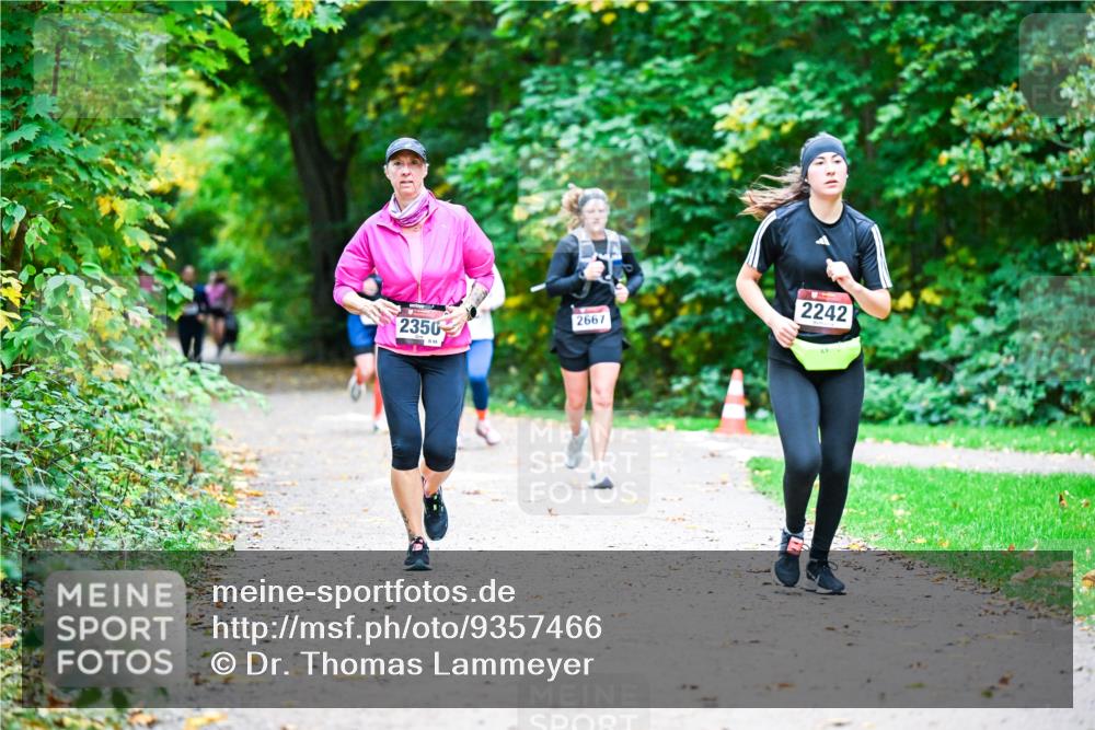12.10.2025 - Bramfelder Halbmarathon 2025 Dr. Thomas Lammeyer http://msf.ph/oto/9357466 12.10.2025 11:01:06 Laufen 2350, 95, 2667, 2242 meine-sportfotos.de