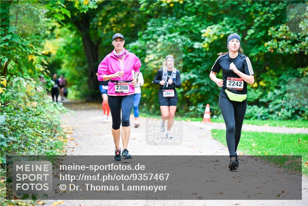 12.10.2025 - Bramfelder Halbmarathon 2025 Dr. Thomas Lammeyer http://msf.ph/oto/9357467 12.10.2025 11:01:06 Laufen 2350, 895, 2667, 2242 meine-sportfotos.de