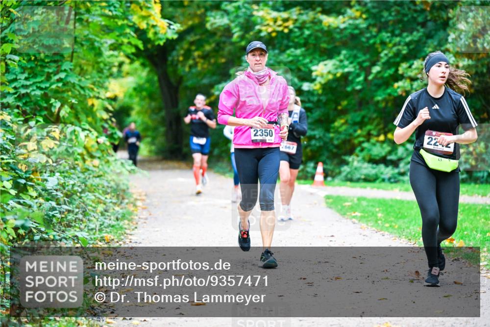 12.10.2025 - Bramfelder Halbmarathon 2025 Dr. Thomas Lammeyer http://msf.ph/oto/9357471 12.10.2025 11:01:07 Laufen 2350, 895, 2667, 2242 meine-sportfotos.de