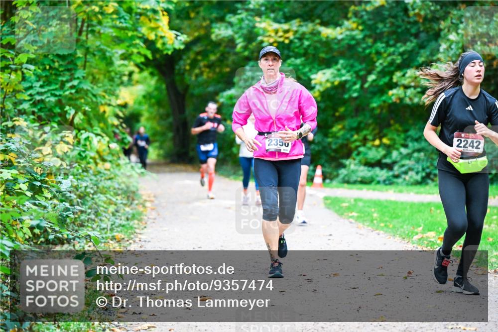 12.10.2025 - Bramfelder Halbmarathon 2025 Dr. Thomas Lammeyer http://msf.ph/oto/9357474 12.10.2025 11:01:08 Laufen 2350, 895, 2242 meine-sportfotos.de